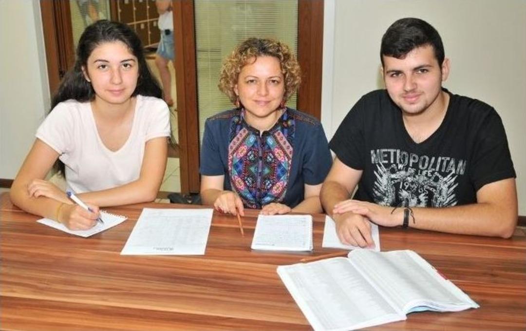 Nil&uuml;fer&rsquo;de &Uuml;niversite Adaylarına &Uuml;cretsiz Rehberlik Hizmeti