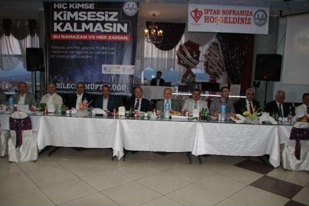 İl M&uuml;ft&uuml;l&uuml;ğ&uuml; Ve Diyanet Vakfı Bilecik Şubesi İftar Yemeği