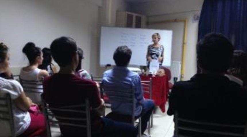 19 Mayıs Gen&ccedil;lik Merkezinin Konuğu Filozoflardı