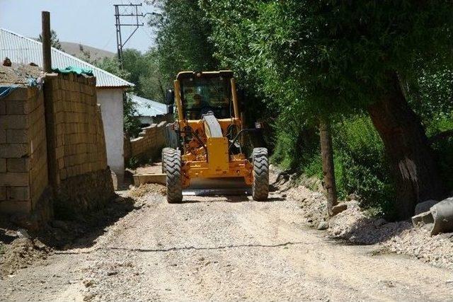 İpekyolu Belediyesi’nden Yol Yapım Çalışması