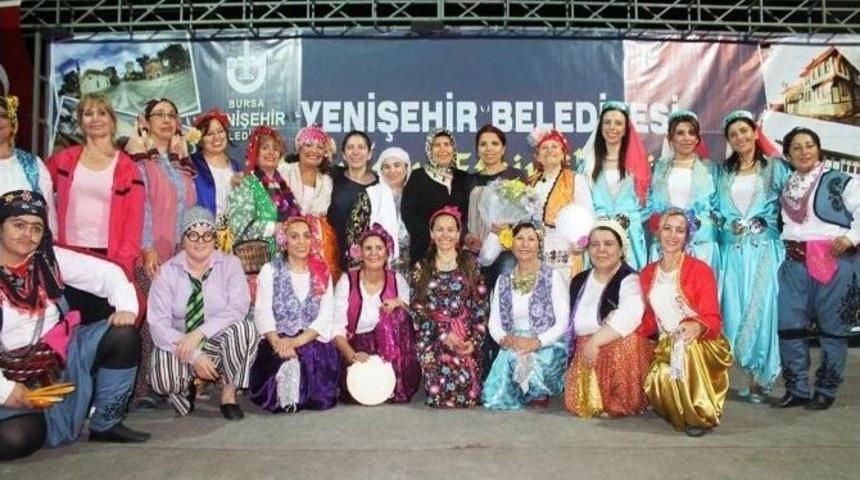 Bursa&rsquo;da &ldquo;anneler Halk Oyunları&rdquo; R&uuml;zgarı