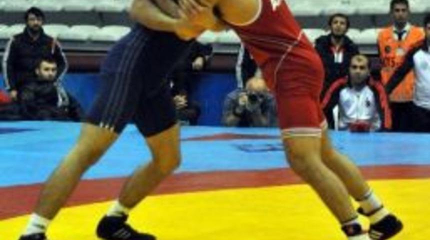 Millilerimiz G&uuml;reşte D&uuml;nya İkincisi Oldu