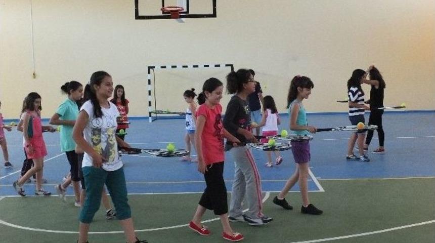 Tenis Branşında &Ccedil;alışmalar Yoğun Tempoda S&uuml;r&uuml;yor