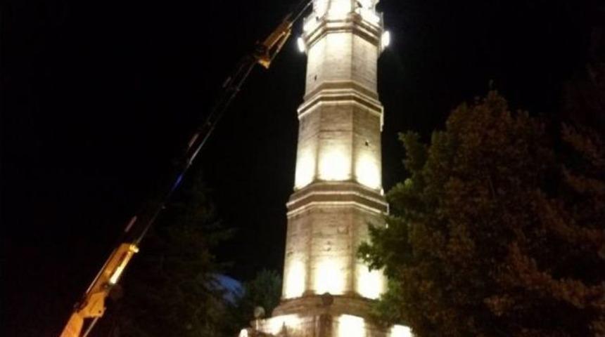 Asırlık Saat Kulesi Işıklandırıldı