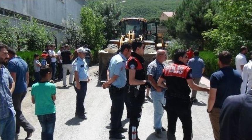 Tatvan Belediyesi, Kendisine Ait Avm'nin Elektriğini Kesen Şirketin Binasını M&uuml;h&uuml;rledi