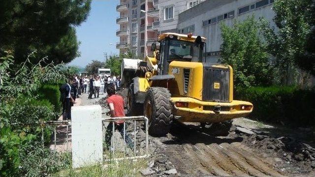 Tatvan Belediyesi, Kendisine Ait Avm'nin Elektriğini Kesen Şirketin Binasını Mühürledi