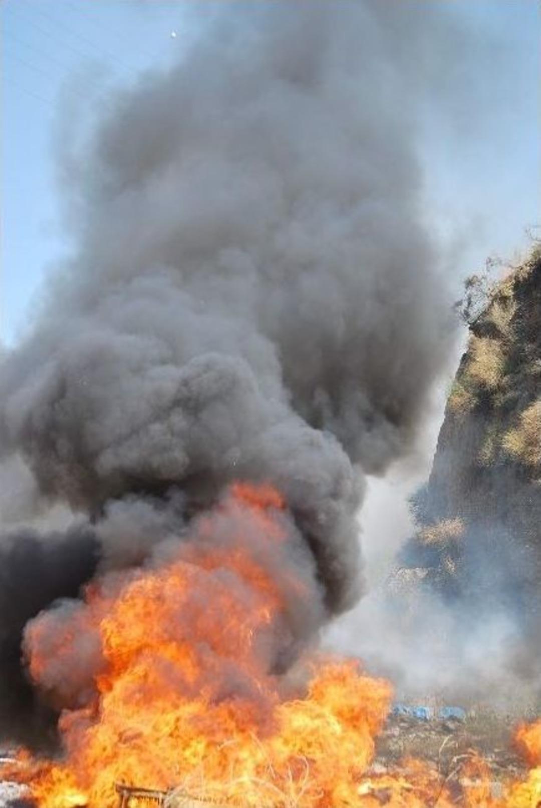 &Ccedil;&ouml;p Temizlemek İsterken Araziyi Yaktılar
