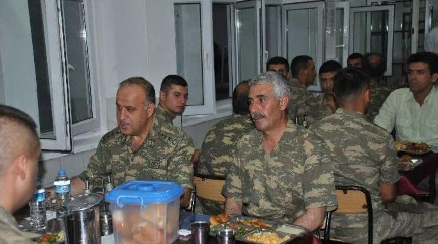 Jandarma&rsquo;dan Koruculara İftar Yemeği