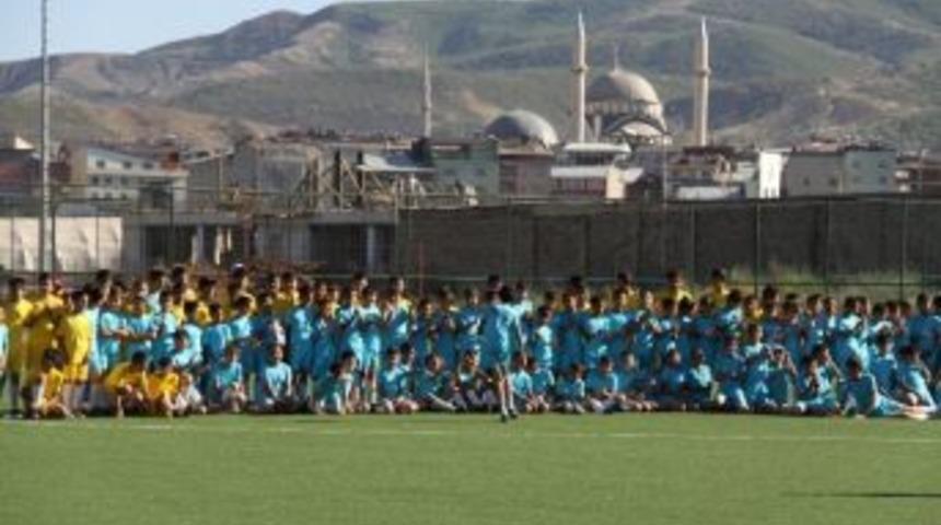 Bing&ouml;l'de Yaz Futbol Okulu A&ccedil;ılacak