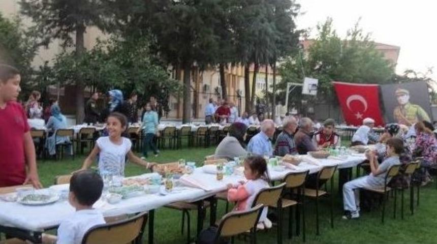 Simav&rsquo;da Duygulandıran İftar