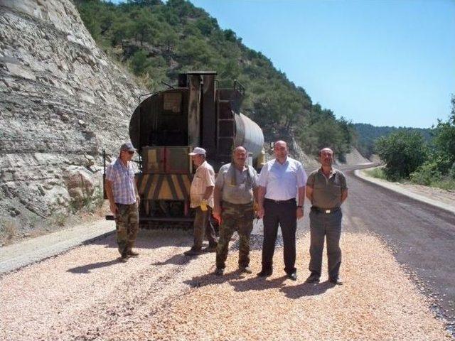 Osmaneli'de Köy Yolu Asfalt Çalışmaları