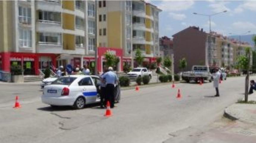 Kamyonet Bisikletli &Ccedil;ocuğa &Ccedil;arptı: 1 Ağır Yaralı