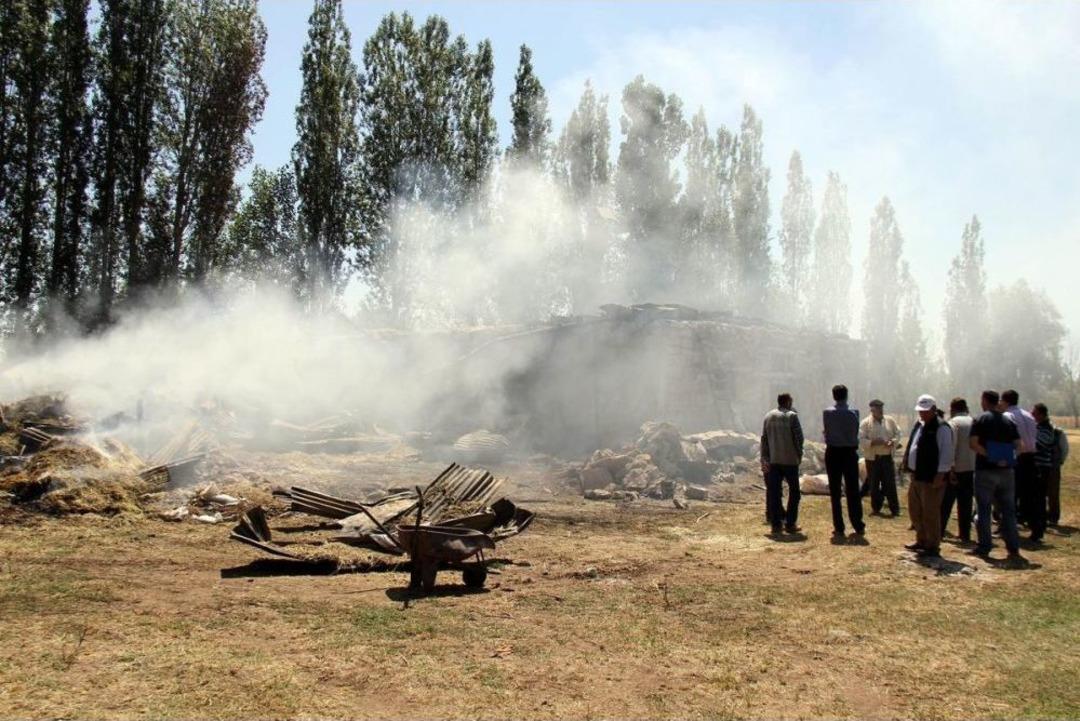 Hafik'teki Ahır Yangını