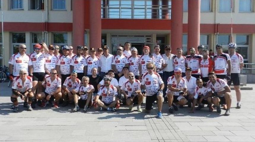 Kıbrıs Barış Harekatı'nın 40. Yılında, Bisikletle Kıbrıs'a Gidiyorlar