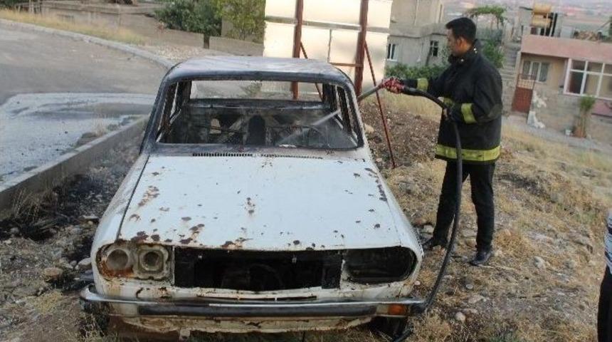 Park Halindeki Otomobil Yandı
