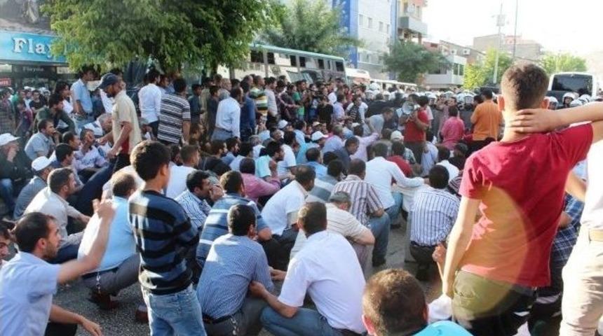 İşten &Ccedil;ıkarılan İşkur &Ccedil;alışanları Oturma Eylemi Yaptı