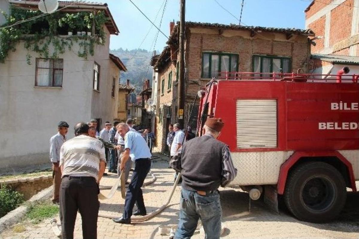 Bilecik'te &Ccedil;ıkan Yangında Bir Ev Kullanılmaz Hale Geldi