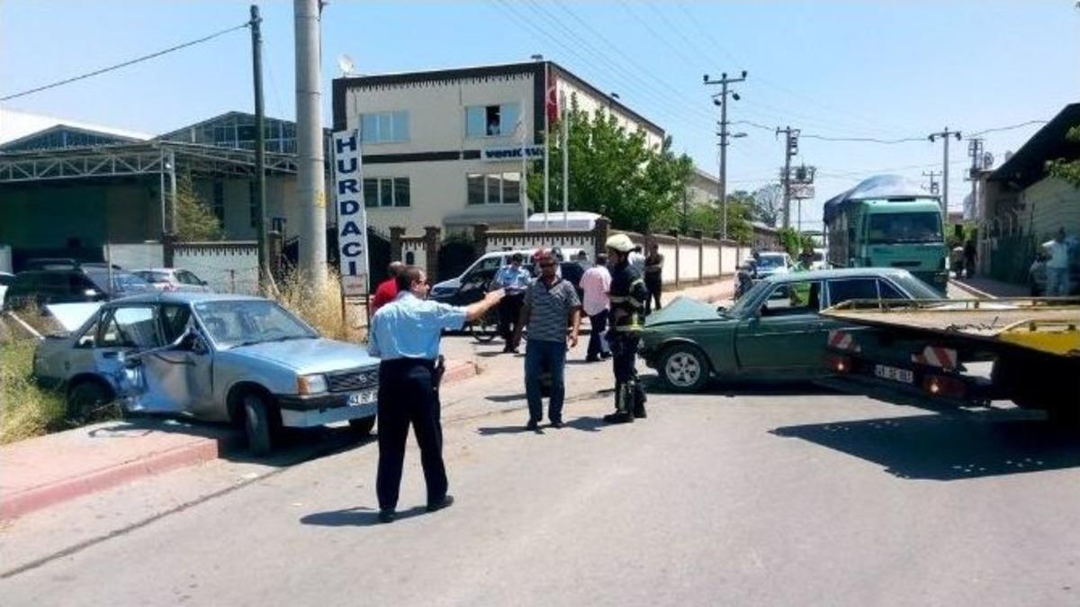 Sanayi Girişinde Kaza: 2 Yaralı