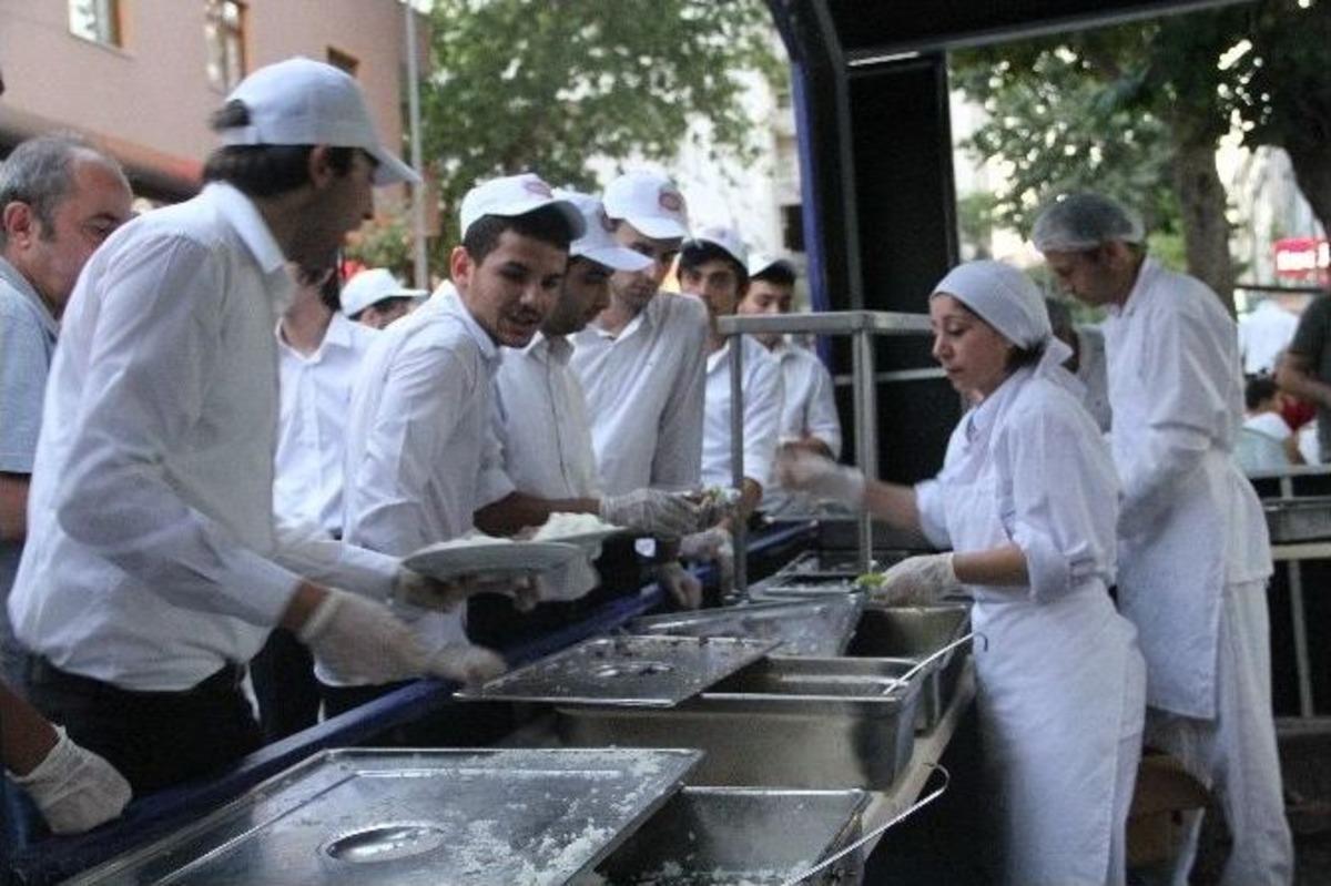 4 Bin &Uuml;mraniyeli Sokak İftarında Bir Araya Geldi