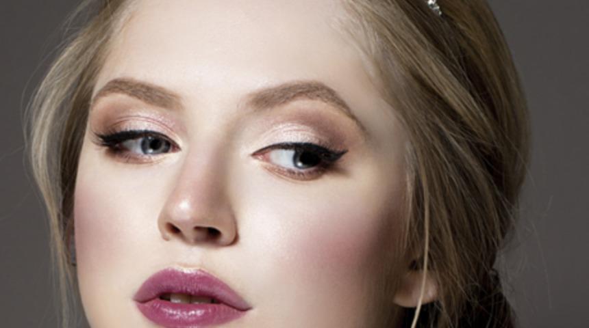 G&uuml;n&uuml;n her anına uygun d&uuml;ğ&uuml;n makyajı t&uuml;yoları