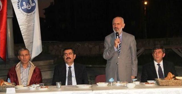 Türk Diyanet Vakfı’ndan İftar Sofrası 1