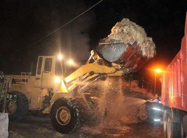 Tokat’ta 50 Ton Saman Alevlere Teslim Oldu