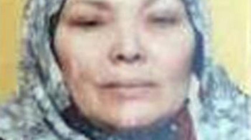 D&ouml;rd&uuml;nc&uuml; Kattan D&uuml;şen Yaşlı Kadın &Ouml;ld&uuml;
