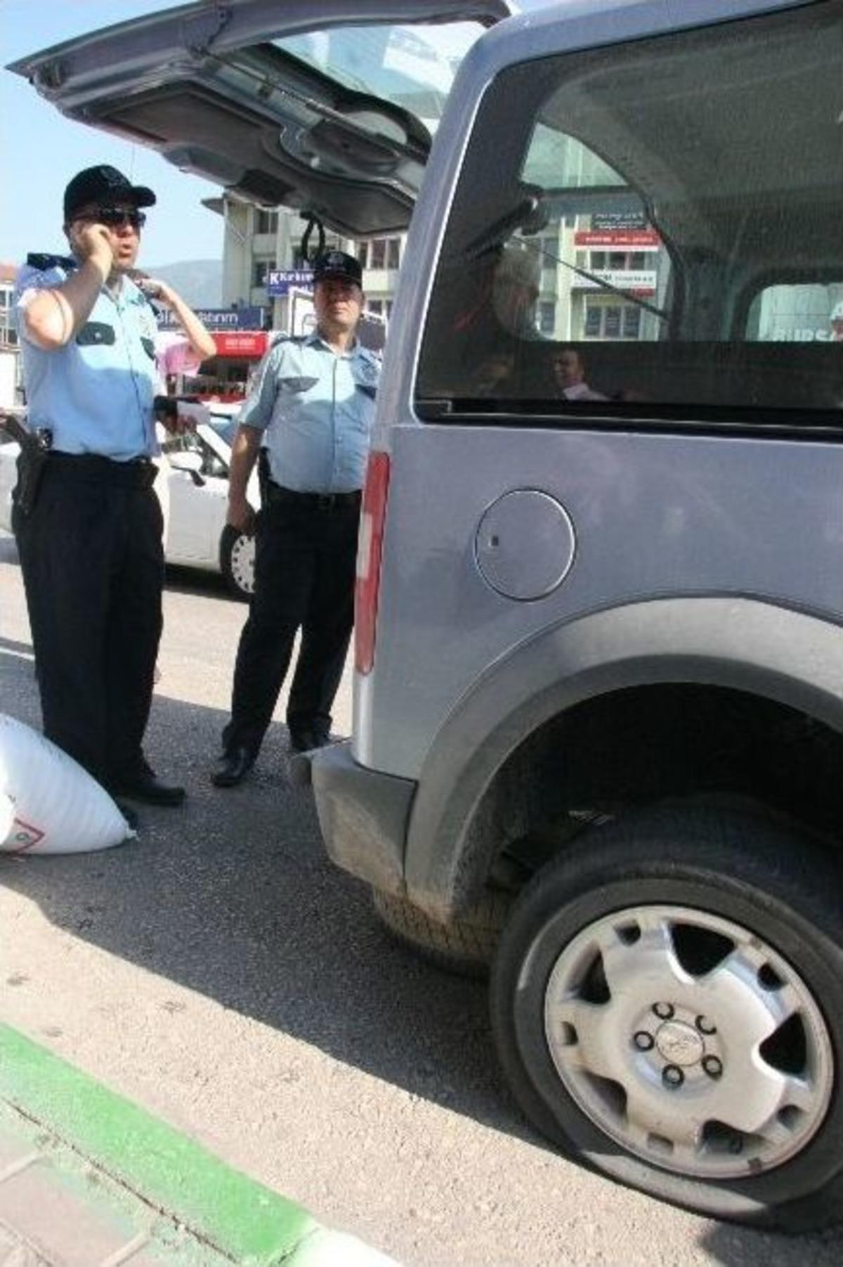 &Ouml;nce Lastiği Patlattılar Sonra 100 K&ouml;yl&uuml;n&uuml;n S&uuml;t Parasını &Ccedil;aldılar