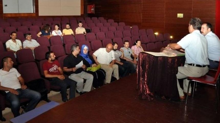 Uşak&rsquo;ta Ev Ve S&uuml;s Hayvanı Satan İşletmelere Eğitim Verildi