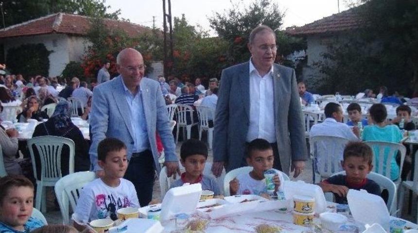 Chp Genel Başkan Yardımcısı Faik &Ouml;ztrak Ve Chp Tekirdağ Milletvekili Emre K&ouml;pr&uuml;l&uuml; S&uuml;leymanpaşa Belediyesi&rsquo;nin İftarına Katıldı