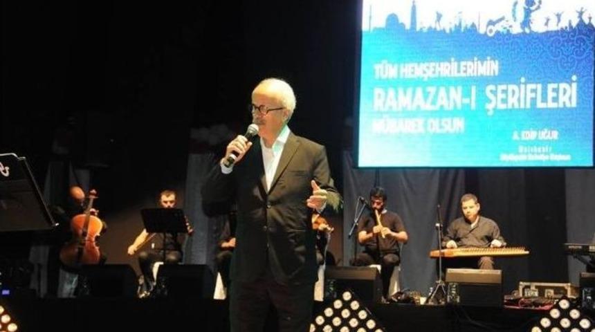 Balıkesir'de Sami &Ouml;zer Konseri İlgi İle İzlendi