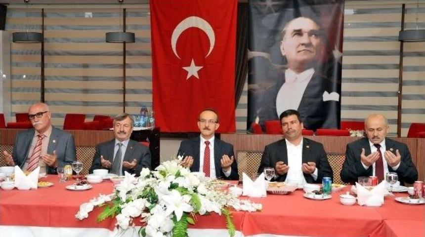 Vali Yavuz, İl Genel Meclisiyle İftarda Bir Araya Geldi