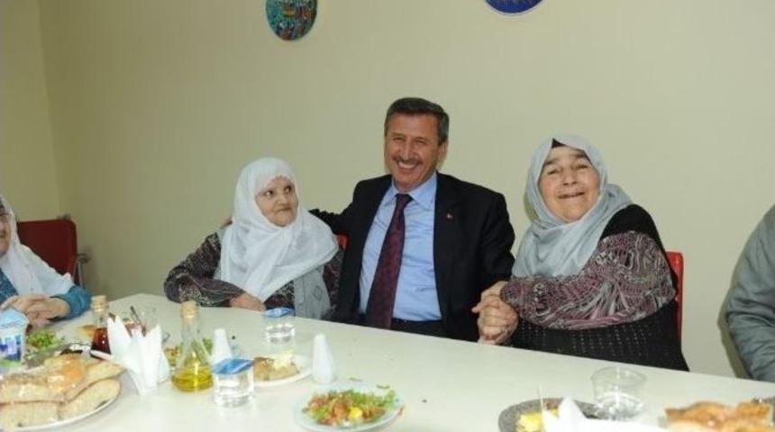 Vali Şerif Yılmaz: "yaşlılarımız Belirli G&uuml;nlerde Değil, S&uuml;rekli Hatırlanmalı"