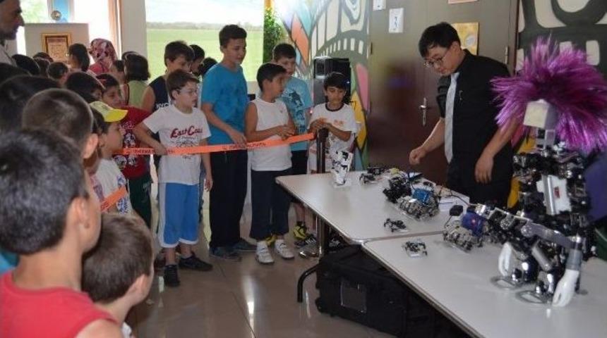 &Uuml;sk&uuml;darlı &Ouml;ğrencilerin Robokids Bilim Etkinliği