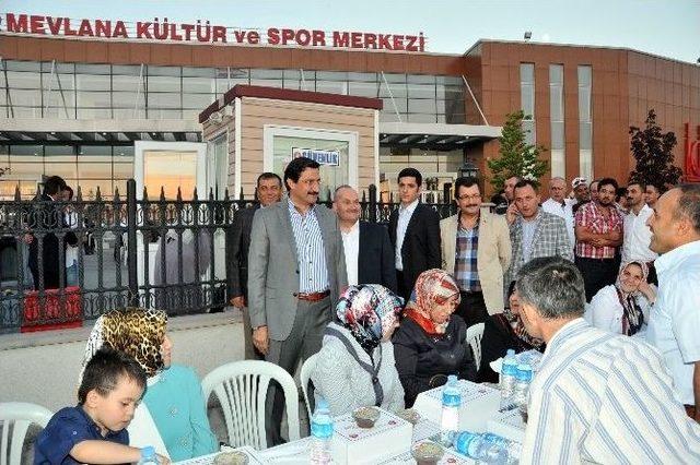 Keçiören Belediyesi, Mahalle Sakinlerini İftarda Buluşturuyor