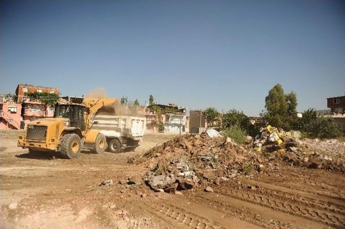 Karşıyaka&rsquo;da Moloz Harekatı