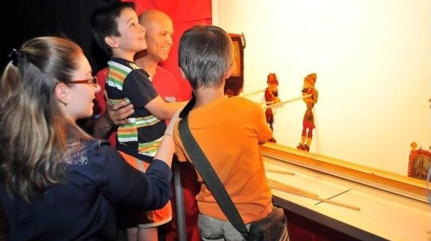 Akşehirli &Ccedil;ocuklar Hacivat Karag&ouml;z Oynattı