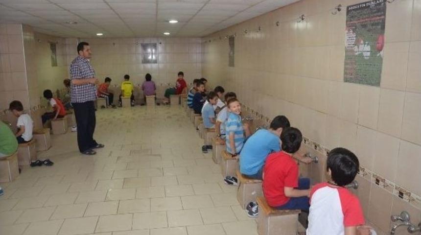 Minik &Ouml;ğrenciler Abdest Almayı &Ouml;ğreniyor