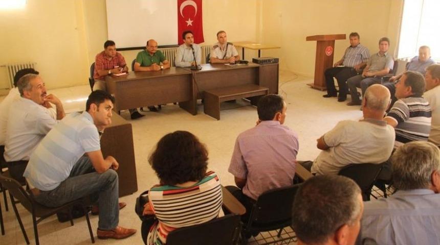 G&uuml;lnar'da Muhtarlarla Değerlendirme Toplantısı