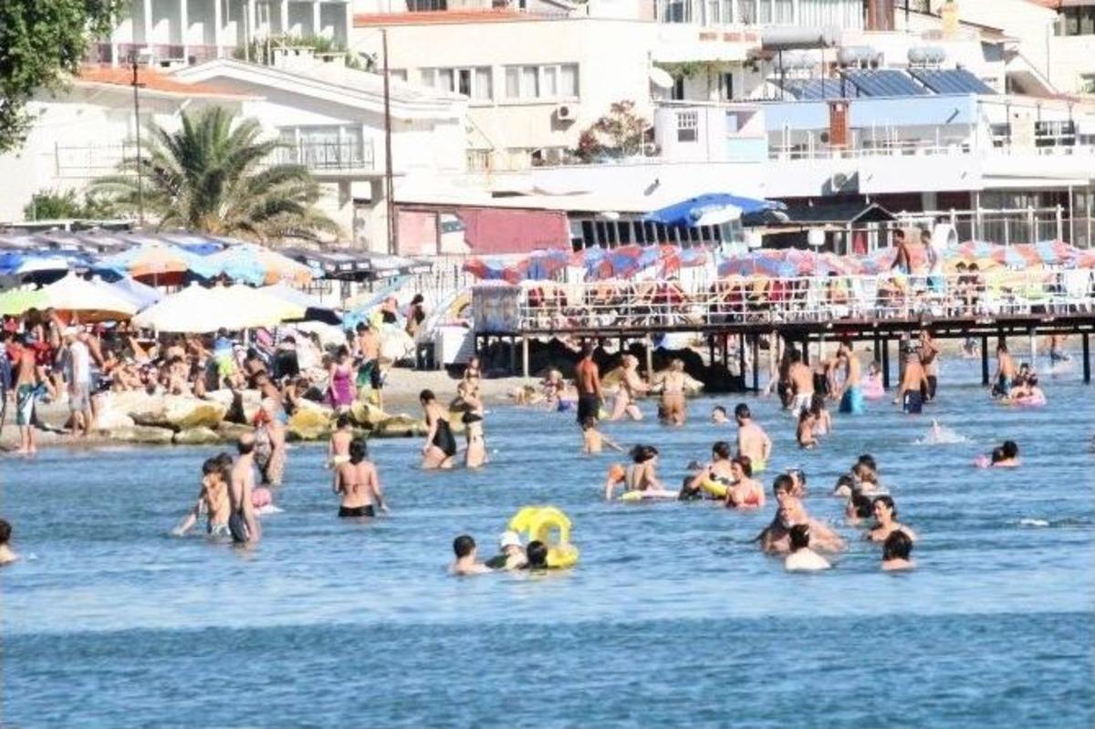(&ouml;zel Haber) Sıcaktan Bunalanlar, Deniz Ve Havuzlara Akın Etti