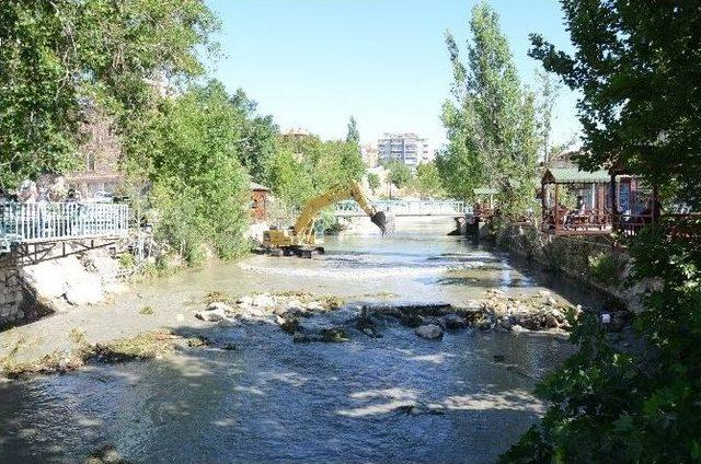 Tohma Çayı’nda Temizlik Ve Düzenleme