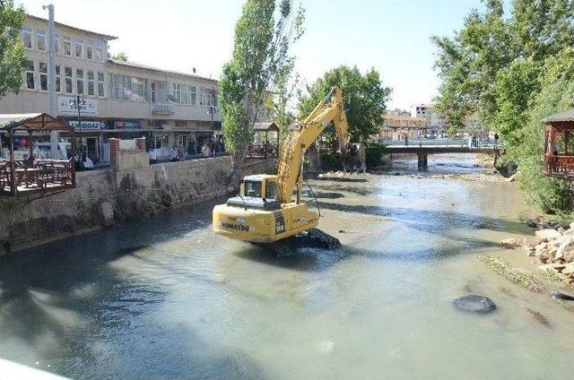 Tohma Çayı’nda Temizlik Ve Düzenleme