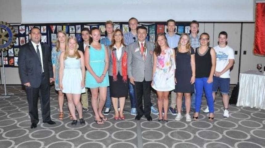 Adana Rotary Kul&uuml;b&uuml; Yabancı Konukları İftarda Ağırladı