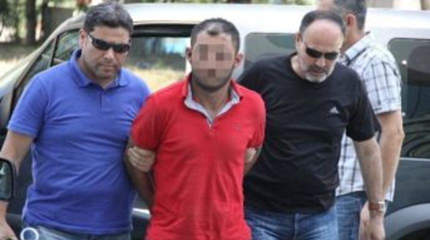 Polise Bı&ccedil;akla Saldıran Gen&ccedil; Adliyeye Sevk Edildi