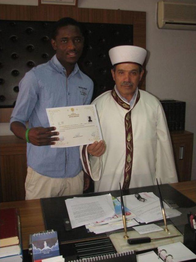 Francis, M&uuml;sl&uuml;man Olunca İhsan Ismini Se&ccedil;ti 3