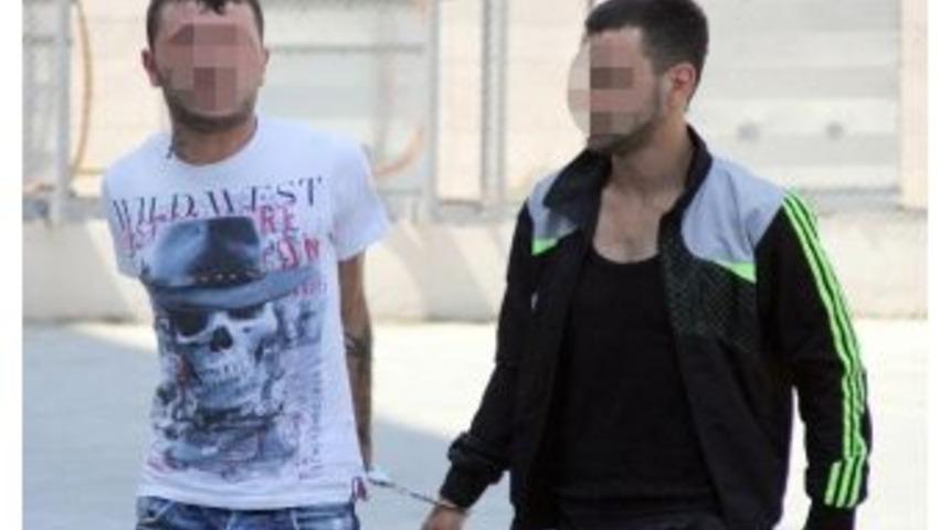 Uyuşturucu İle Yakalanan 2 Kişi G&ouml;zaltına Alındı