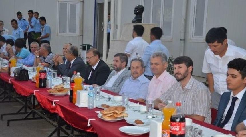 Antalya İl M&uuml;ft&uuml;l&uuml;ğ&uuml; A&ccedil;ık Cezaevinde İftar Verdi