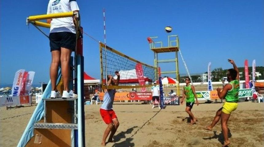 Ayvalık&rsquo;ta 1. Uluslar Arası Plaj Voleybolu Turnuvası