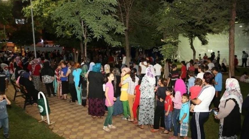 Şehitkamil&rsquo;de Sakal-ı Şerif G&ouml;rmek İ&ccedil;in Kuyruklar Oluştu