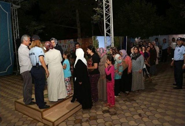 Şehitkamil&rsquo;de Sakal-ı Şerif G&ouml;rmek İ&ccedil;in Kuyruklar Oluştu 2